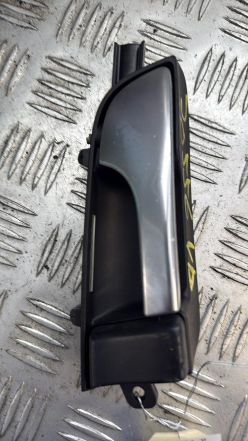 Poignee interieur avant droit AUDI A3 2 PHASE 1 Diesel - Image 2