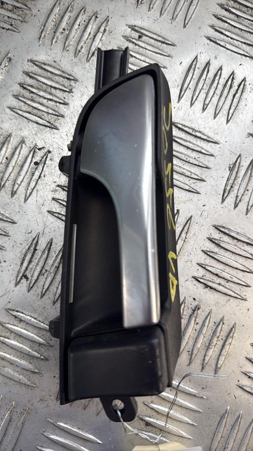 Poignee interieur avant droit AUDI A3 2 PHASE 1 Diesel - Image 3