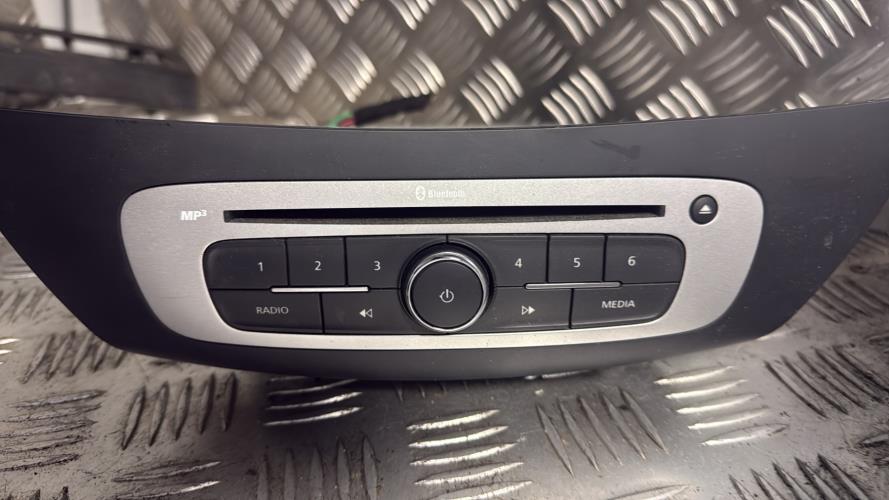 Autoradio d'origine RENAULT LAGUNA 3 PHASE 3 BREAK Diesel - Image 1