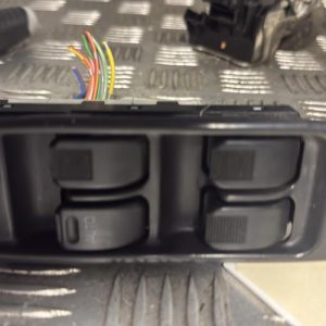 Interrupteur de leve vitre avant gauche DAIHATSU SIRION 1 Essence - Image 1