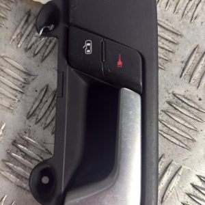 Poignee interieur avant gauche AUDI A4 2 PHASE 2 Diesel - Image 1