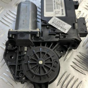 Moteur leve vitre avant droit PEUGEOT 307 PHASE 1 BREAK Diesel - Image 1