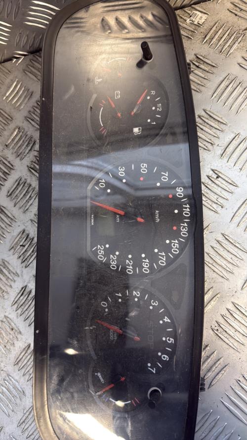 Compteur CITROEN C5 1 PHASE 1 Diesel - Image 1