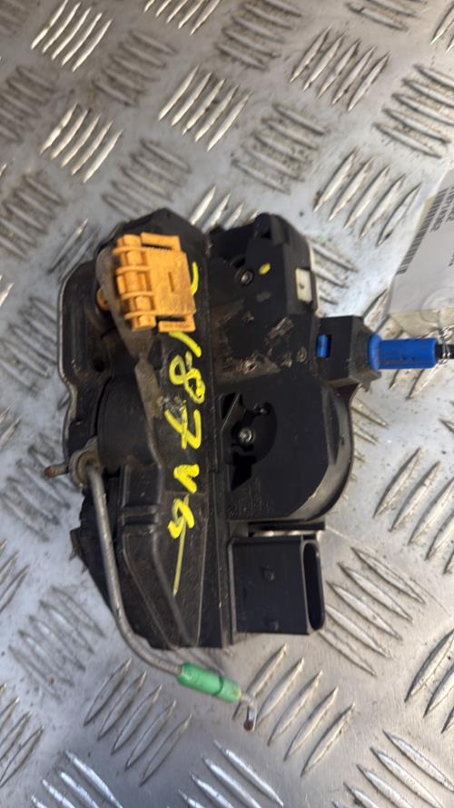 Serrure avant gauche OPEL ASTRA J PHASE 1 Essence - Image 1