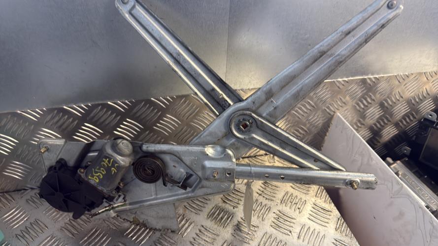 Leve vitre electrique avant gauche RENAULT TWINGO 1 PHASE 3 Essence - Image 2