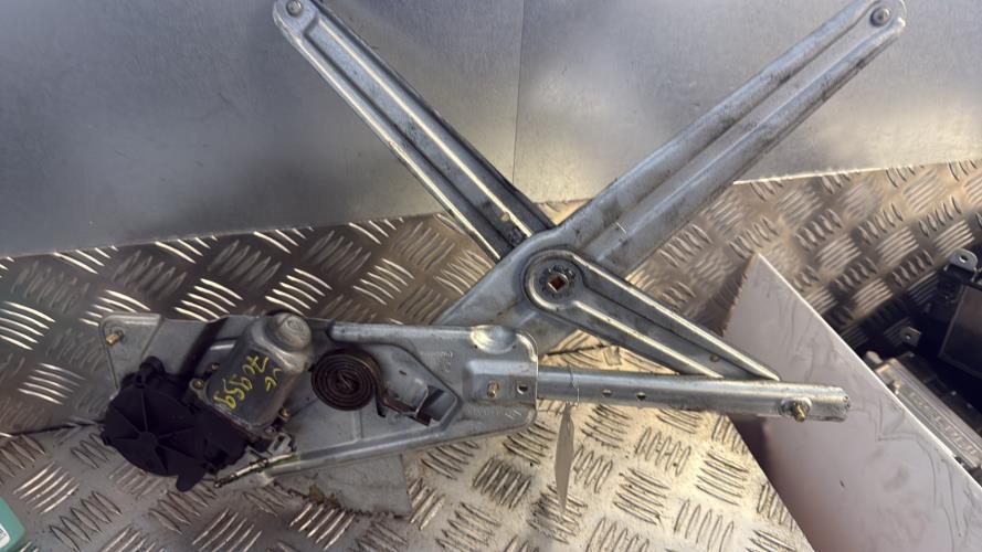 Leve vitre electrique avant gauche RENAULT TWINGO 1 PHASE 3 Essence - Image 3