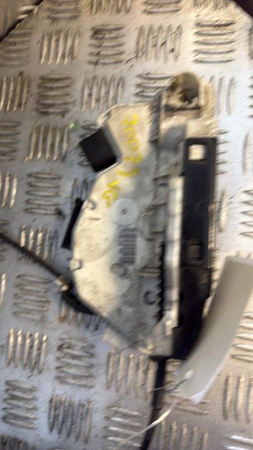 Serrure avant gauche SKODA FABIA 2 PHASE 2 Essence - Image 4