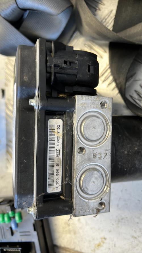 Bloc ABS (freins anti-blocage) VOLKSWAGEN POLO 4 PHASE 2 Essence - Image 1