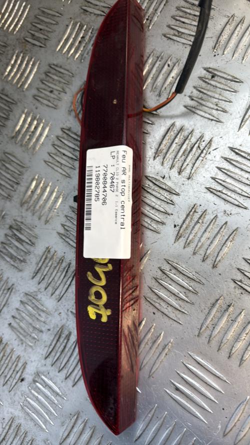 Feu arriere stop central RENAULT CLIO 2 PHASE 2 Essence - Image 2