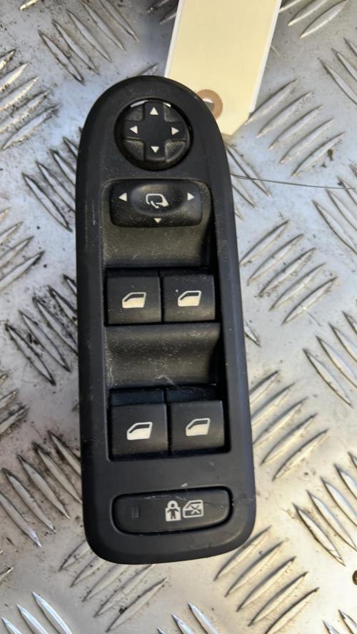 Interrupteur de leve vitre avant gauche PEUGEOT 508 1 PHASE 1 Diesel - Image 1