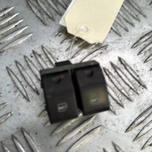 Interrupteur de leve vitre avant gauche VOLKSWAGEN POLO 4 PHASE 2 Diesel - Image 1