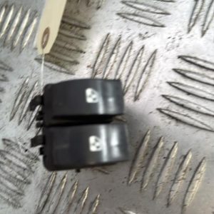 Interrupteur de leve vitre avant gauche RENAULT CLIO 2 PHASE 2 Essence - Image 1