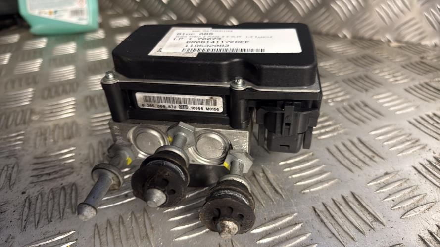 Bloc ABS (freins anti-blocage) SKODA FABIA 2 PHASE 2 Essence - Image 3