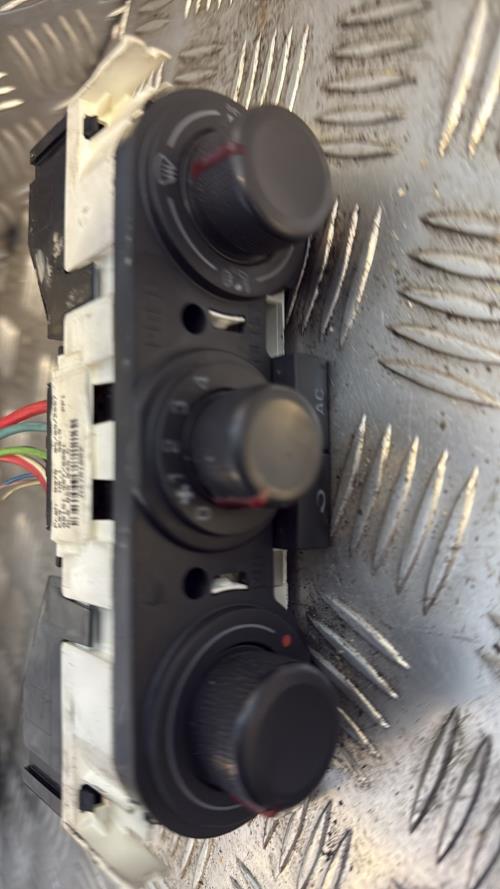 Commande chauffage SEAT IBIZA 3 PHASE 2 Essence - Image 3