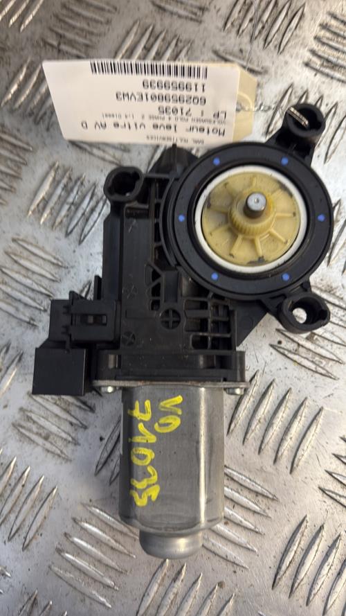 Moteur leve vitre avant droit VOLKSWAGEN POLO 4 PHASE 2 Diesel - Image 1