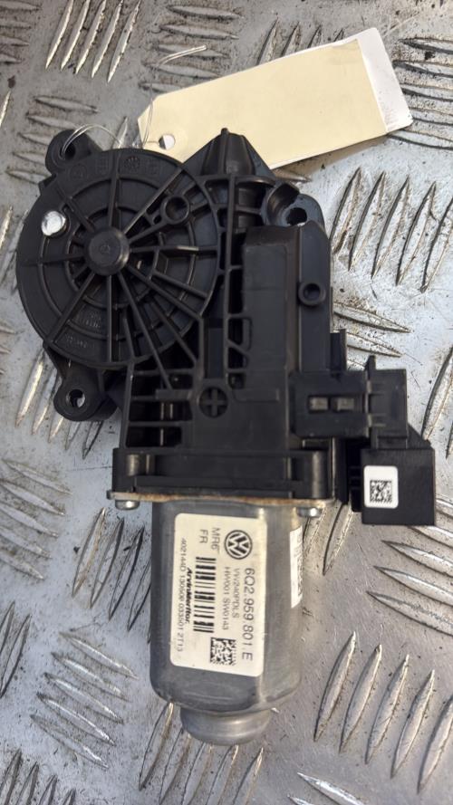 Moteur leve vitre avant droit VOLKSWAGEN POLO 4 PHASE 2 Diesel - Image 4