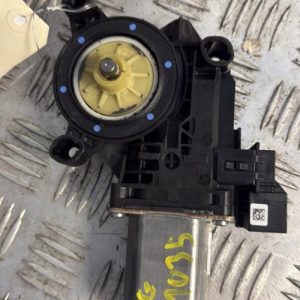 Moteur leve vitre avant gauche VOLKSWAGEN POLO 4 PHASE 2 Diesel - Image 1