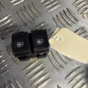 Interrupteur de leve vitre avant gauche RENAULT CLIO 4 PHASE 2 Diesel - Image 1