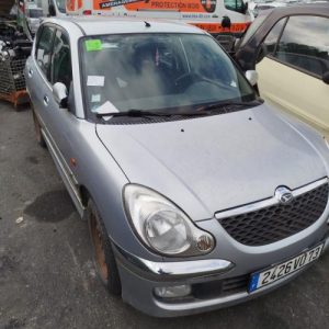 Vitre avant droit DAIHATSU SIRION 1 Essence - Image 1