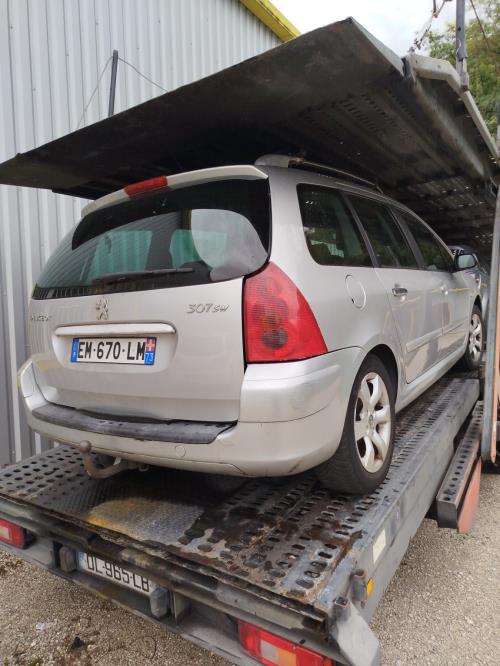 Vitre avant gauche PEUGEOT 307 PHASE 1 BREAK Diesel - Image 3