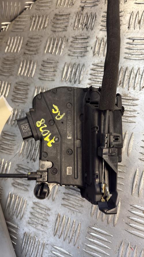 Serrure arriere gauche RENAULT CLIO 4 PHASE 2 Diesel - Image 1