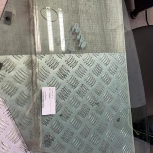 Vitre avant gauche PEUGEOT 308 1 PHASE 1 Diesel - Image 1