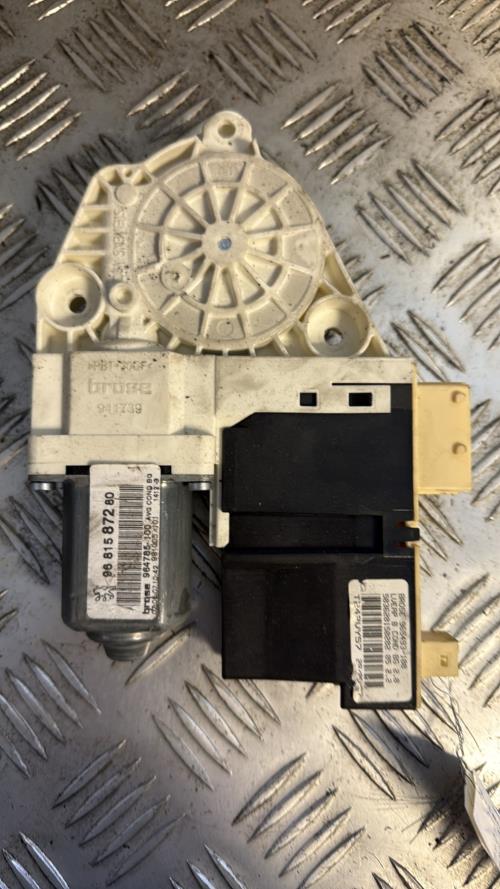 Moteur leve vitre avant gauche PEUGEOT 307 PHASE 1 BREAK Diesel - Image 1