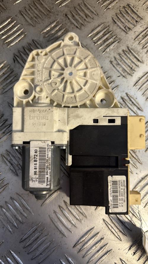 Moteur leve vitre avant gauche PEUGEOT 307 PHASE 1 BREAK Diesel - Image 3