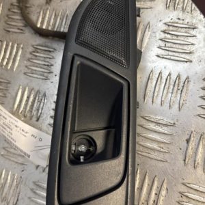 Poignee interieur avant droit FORD FIESTA 6 PHASE 1 Diesel - Image 1