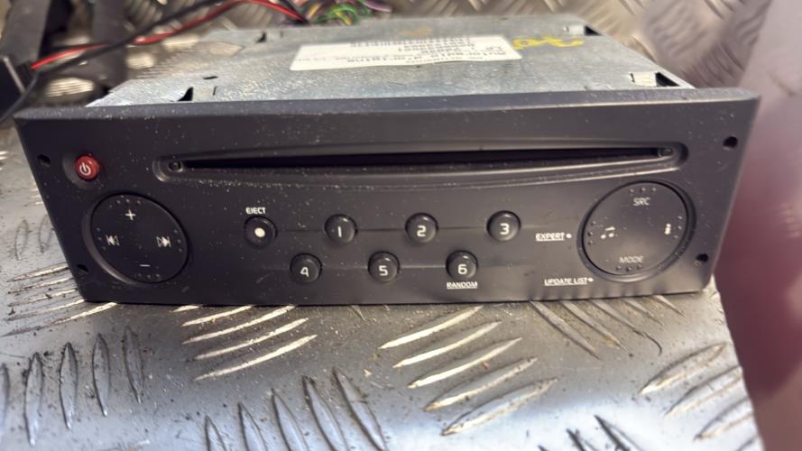 Autoradio d'origine RENAULT CLIO 2 CAMPUS PHASE 1 Diesel - Image 1