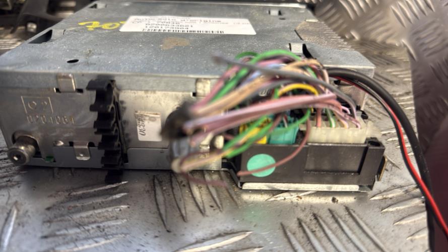 Autoradio d'origine RENAULT CLIO 2 CAMPUS PHASE 1 Diesel - Image 3