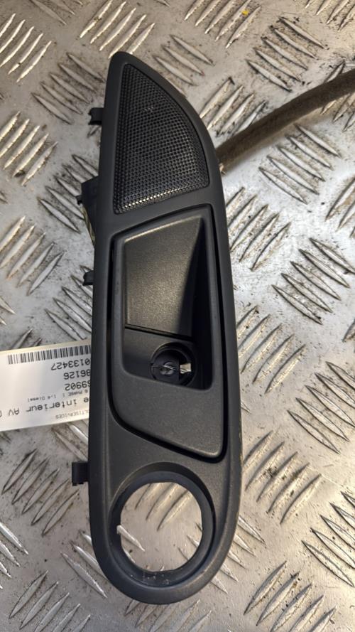 Poignee interieur avant gauche FORD FIESTA 6 PHASE 1 Diesel - Image 1