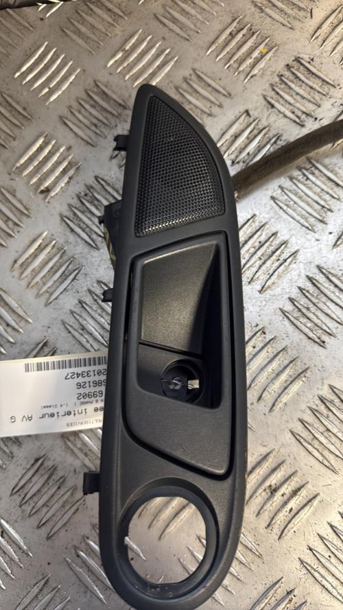 Poignee interieur avant gauche FORD FIESTA 6 PHASE 1 Diesel - Image 2