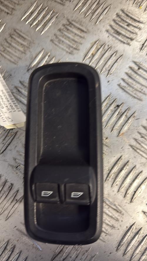 Interrupteur de leve vitre avant gauche FORD FIESTA 6 PHASE 1 Diesel - Image 1