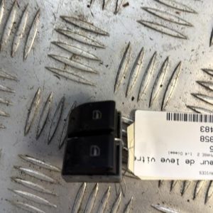Interrupteur de leve vitre avant gauche VOLKSWAGEN POLO 4 PHASE 2 Diesel - Image 1