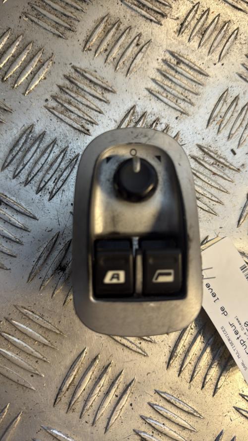 Interrupteur de leve vitre avant gauche PEUGEOT 206+ Diesel - Image 2