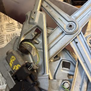 Leve vitre electrique avant gauche RENAULT TWINGO 1 PHASE 3 Essence - Image 1