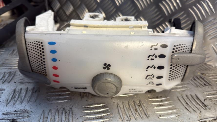 Commande chauffage PEUGEOT 107 PHASE 2 Essence - Image 1