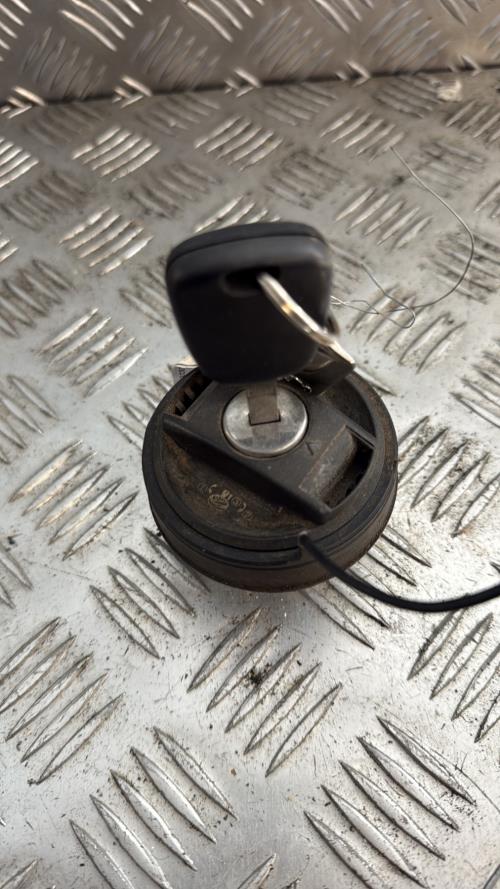 Bouchon de carburant PEUGEOT 107 PHASE 2 Essence - Image 2