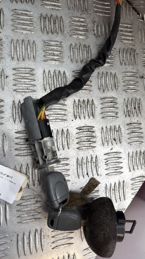 Bouchon de carburant RENAULT TWINGO 1 PHASE 3 Essence - Image 1