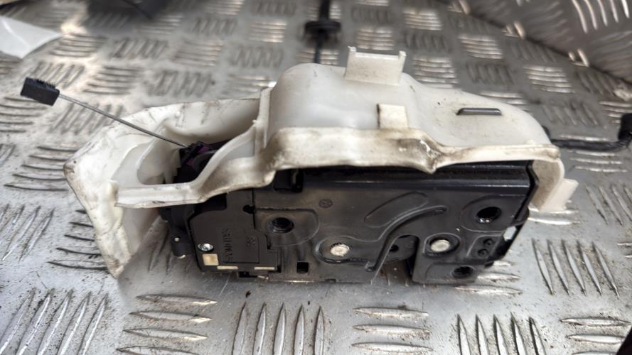 Serrure arriere gauche VOLKSWAGEN GOLF 6 BREAK Essence - Image 2