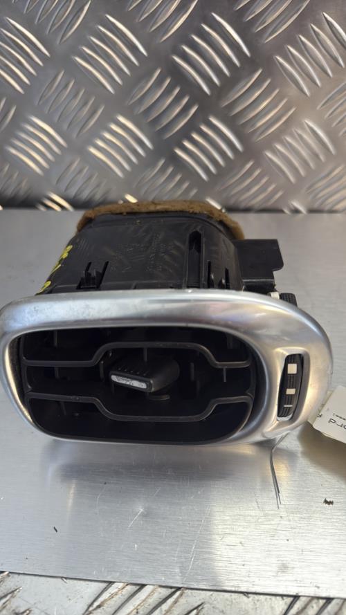 Aerateur tableau de bord avant droit CITROEN C3 PICASSO PHASE 2 Diesel - Image 2