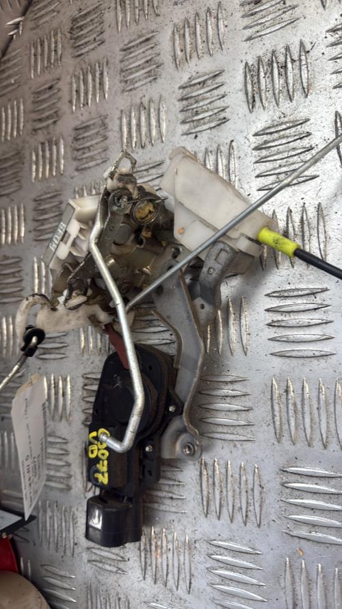 Serrure avant droit PEUGEOT 107 PHASE 2 Essence - Image 3