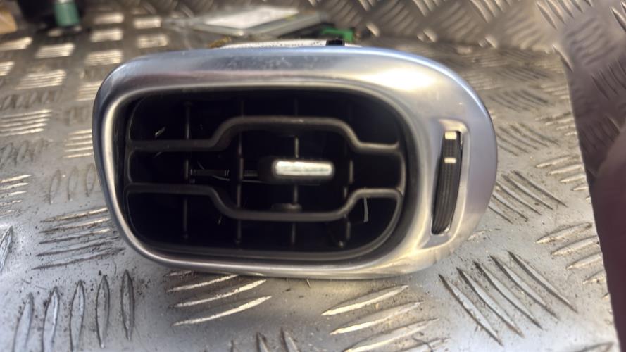 Aerateur tableau de bord CITROEN C3 PICASSO PHASE 2 Diesel - Image 2