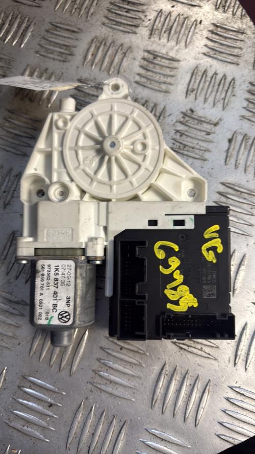 Moteur leve vitre avant gauche VOLKSWAGEN GOLF 6 BREAK Essence - Image 1