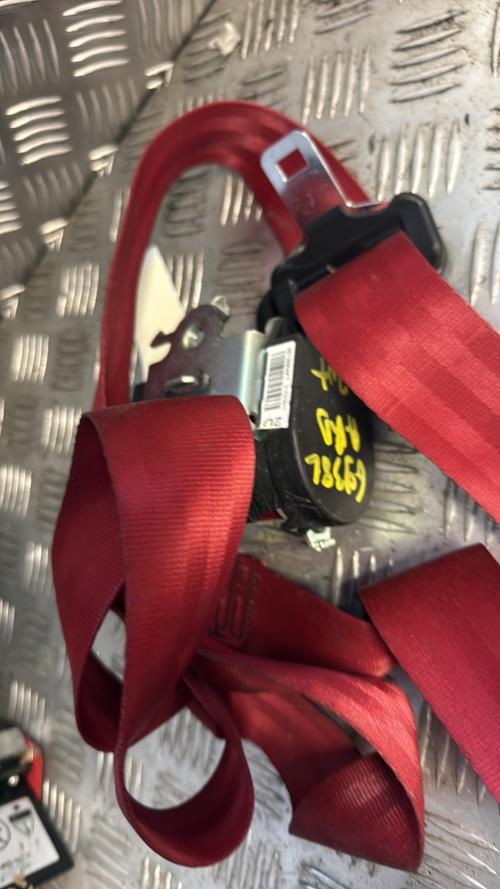 Ceinture arriere droit PEUGEOT 107 PHASE 2 Essence - Image 2