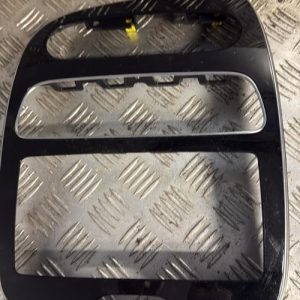 Facade autoradio RENAULT CLIO 4 PHASE 2 Diesel - Image 1