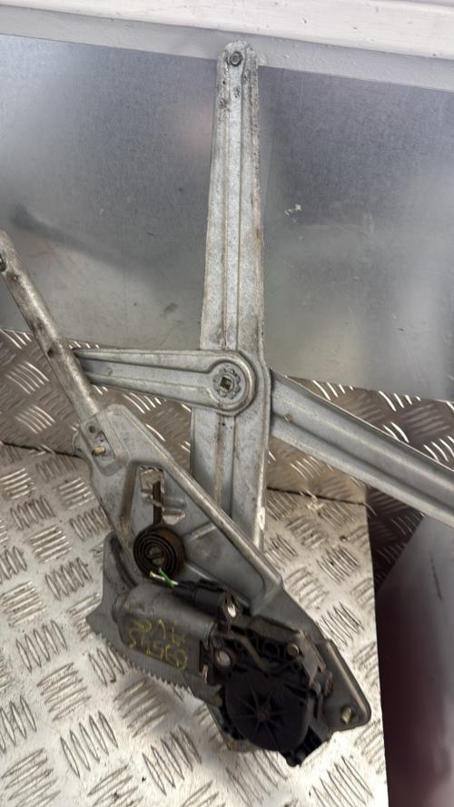 Leve vitre electrique avant gauche RENAULT TWINGO 1 PHASE 3 Essence - Image 1