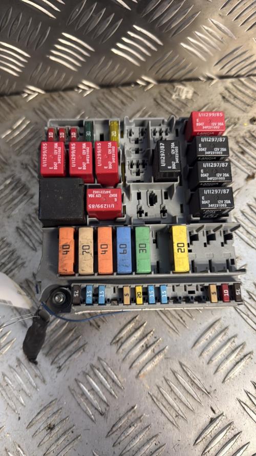 Porte fusible FIAT PANDA 2 PHASE 2 Essence - Image 1