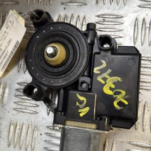 Moteur leve vitre avant gauche VOLKSWAGEN POLO 5 PHASE 1 Diesel - Image 1